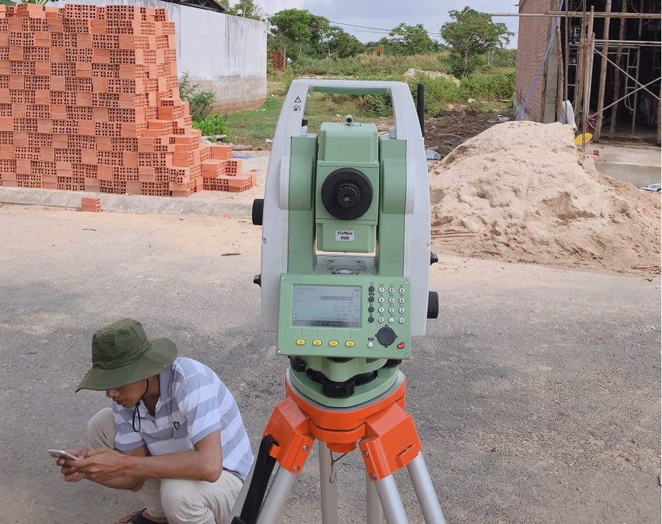 Định vị tim cọc bằng máy móc hiện đại được áp dụng tại các công trình lớn