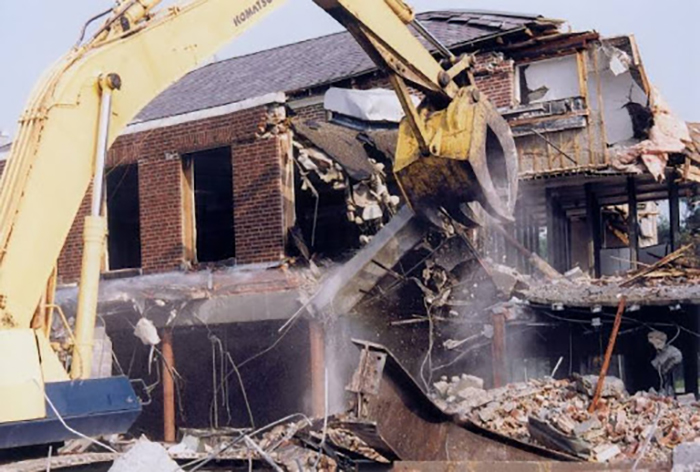 An toàn lao động là vấn đề cấp thiết đầu tiên trong tháo dỡ nhà
